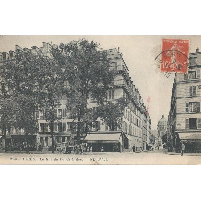 Paris - La Rue du Val de Grâce 